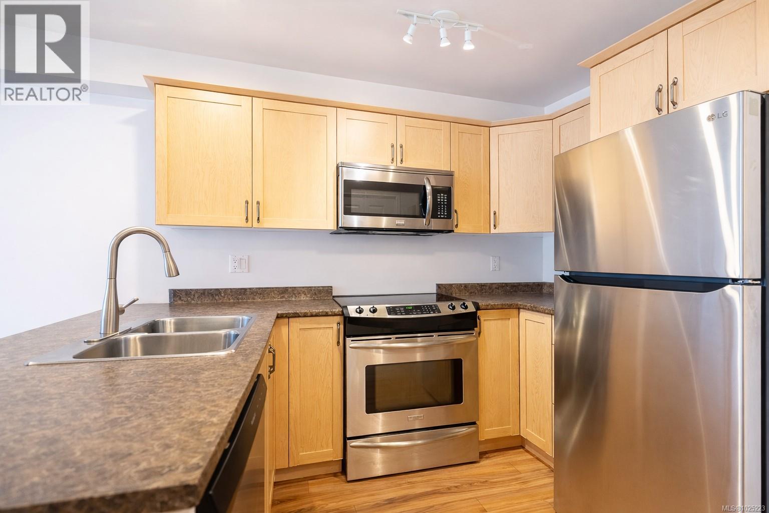 210 655 Goldstream Ave, Langford