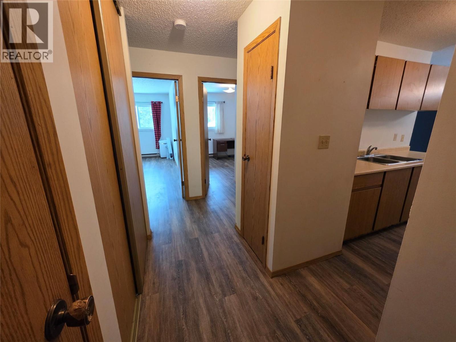 10 CARIBOO Drive Unit# 408 - Photo 3 of 39, Elkford, British Columbia