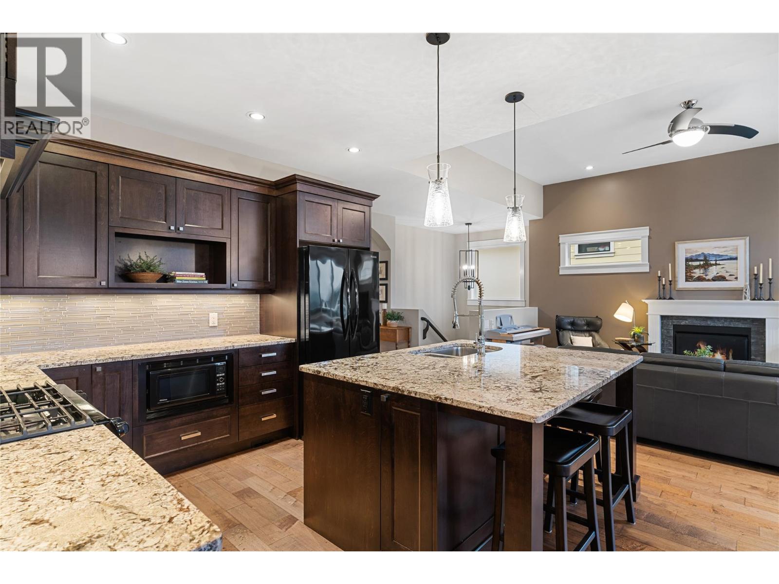  5484 Mountainside Lane, Kelowna