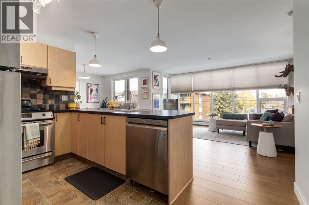 Single Family House for Sale in    Avenue NE Renfrew Calgary 