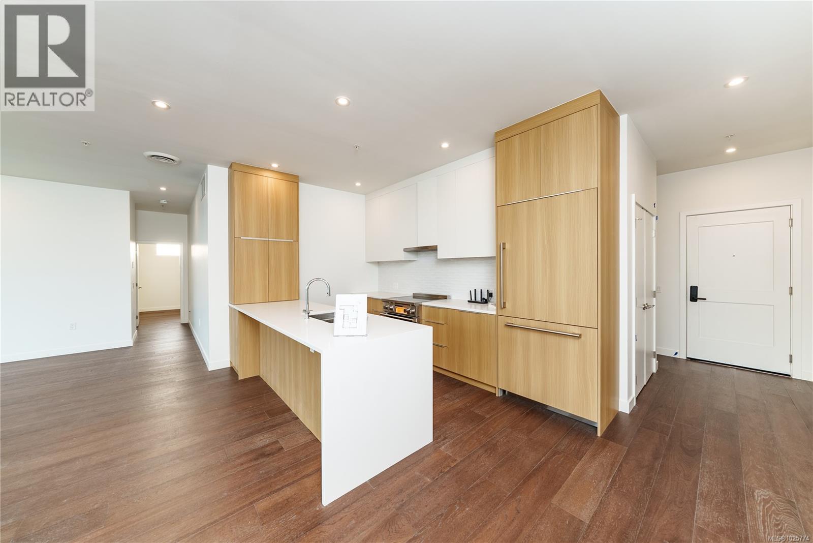 206 9570 Fifth Street, Sidney