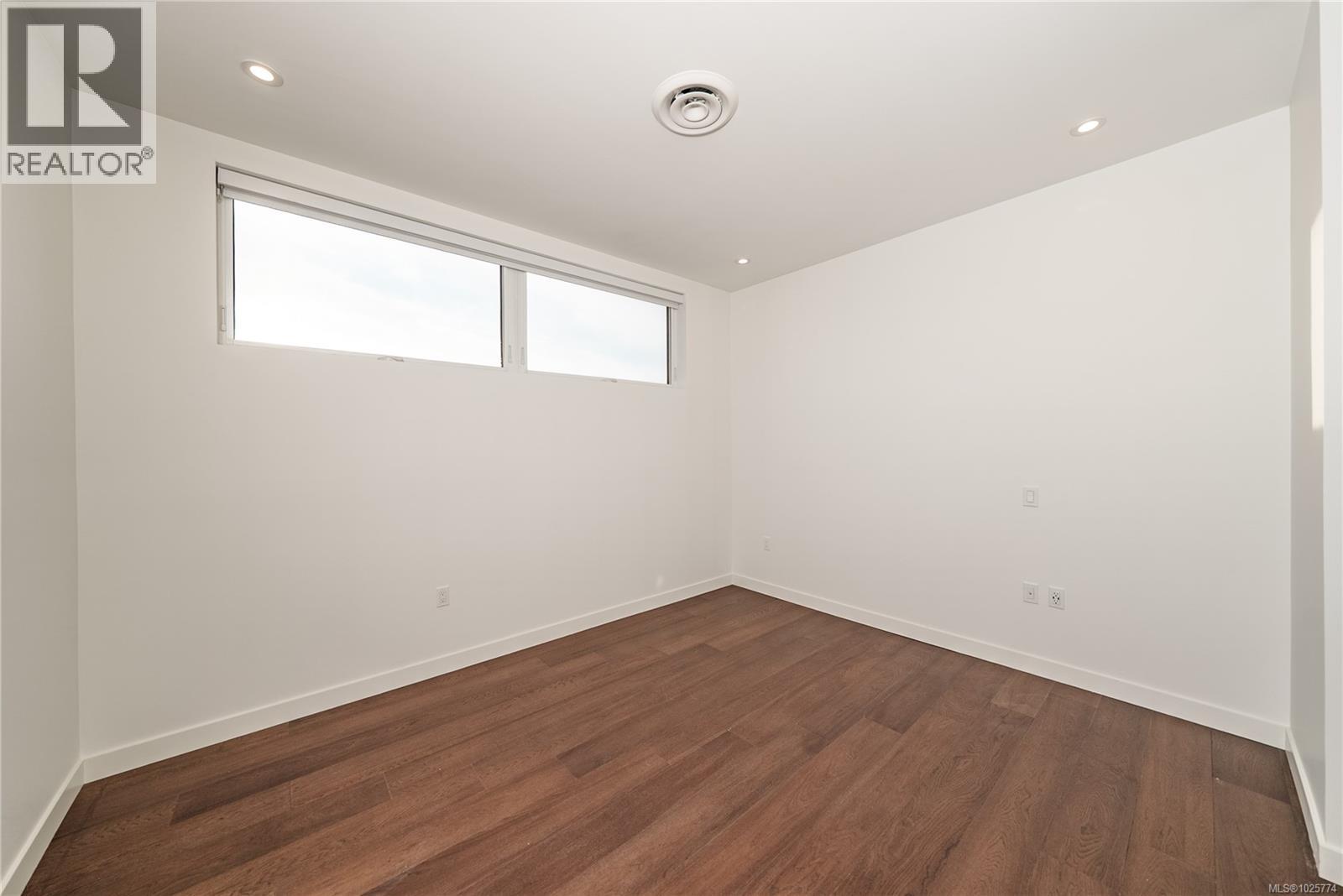 206 9570 Fifth Street, Sidney