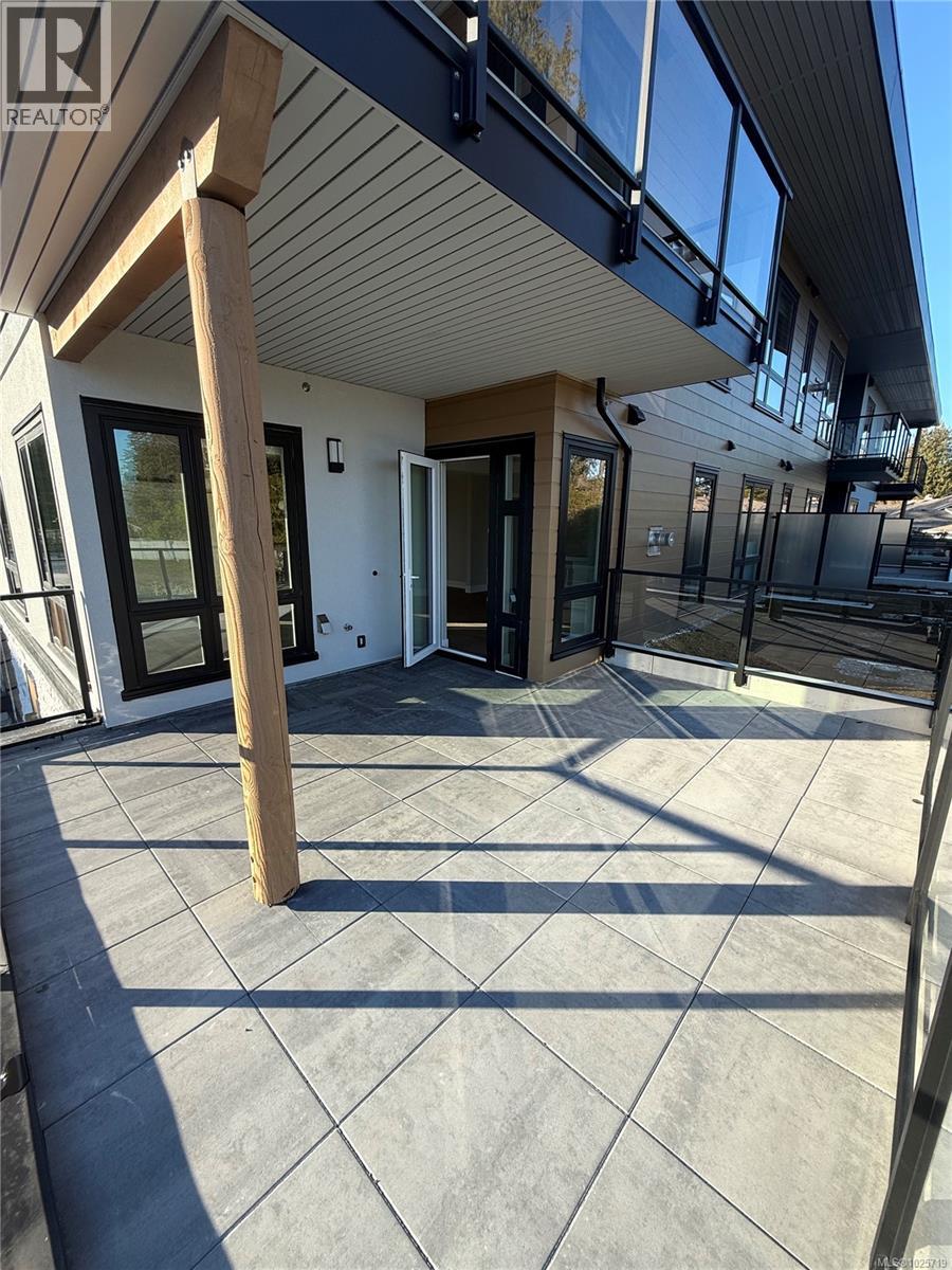 206 990 Doumac Avenue, Saanich