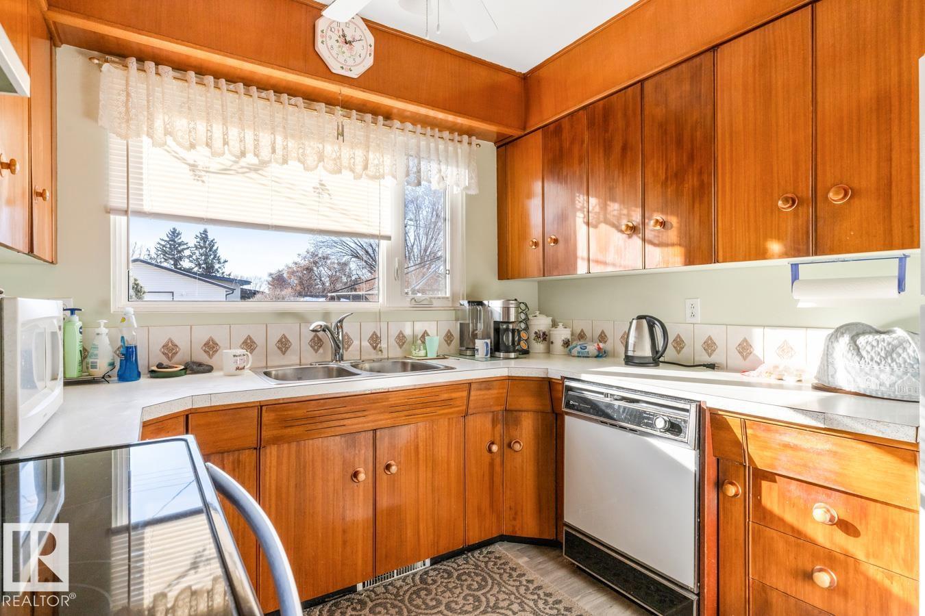 7319 86 AV NW, Edmonton