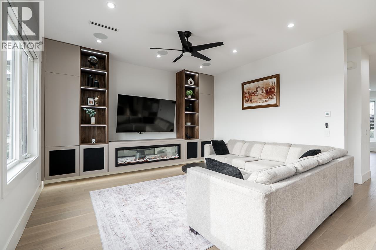 8056 12TH AVENUE, Burnaby