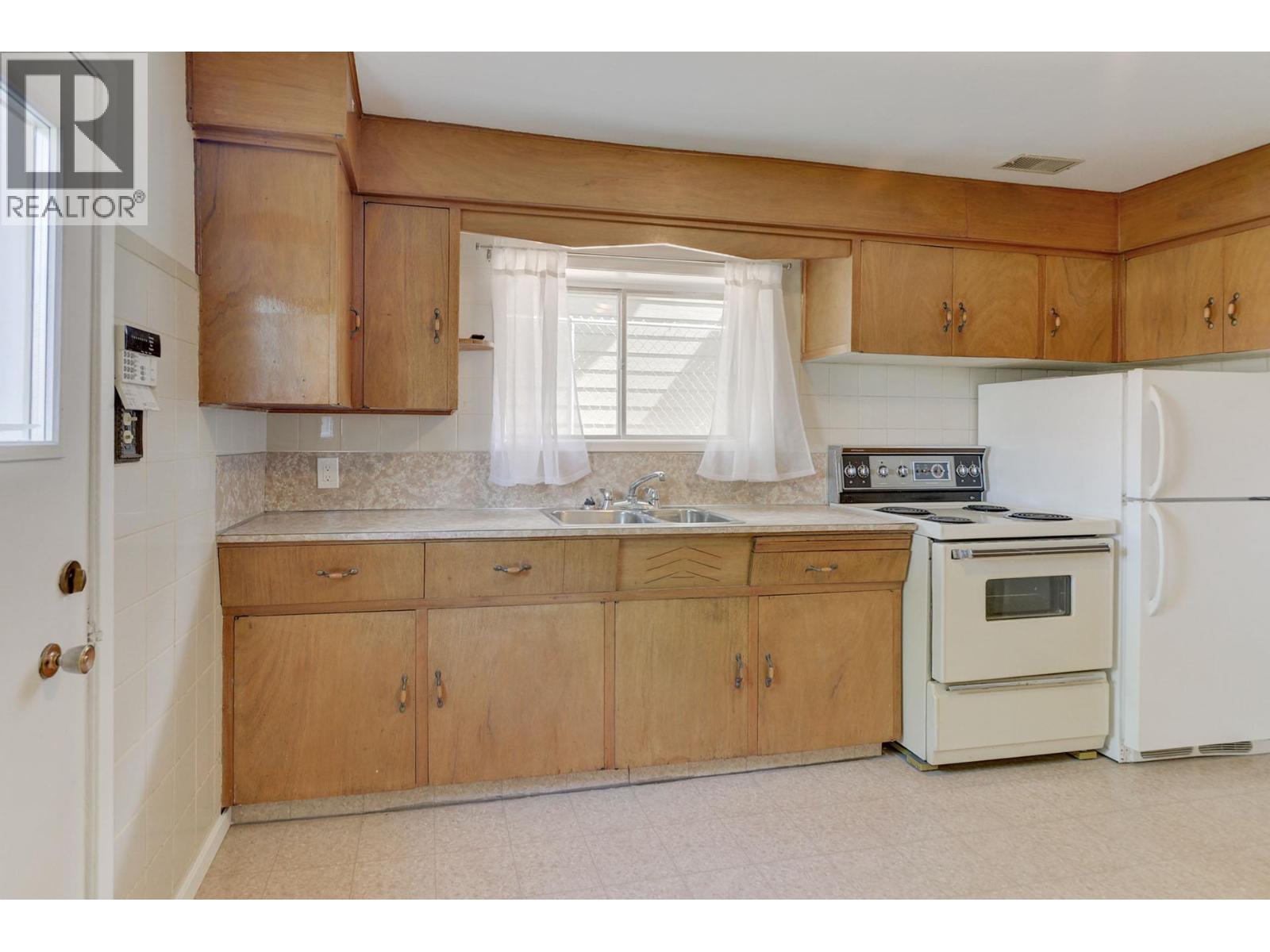 354 WILLOW Street, Kamloops