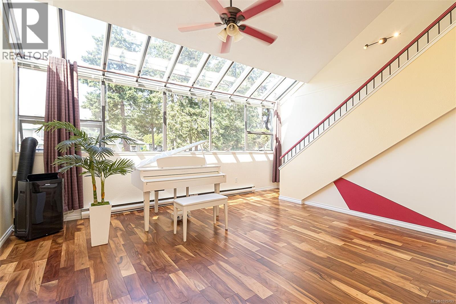 589A 4678 Elk Lake Drive, Saanich