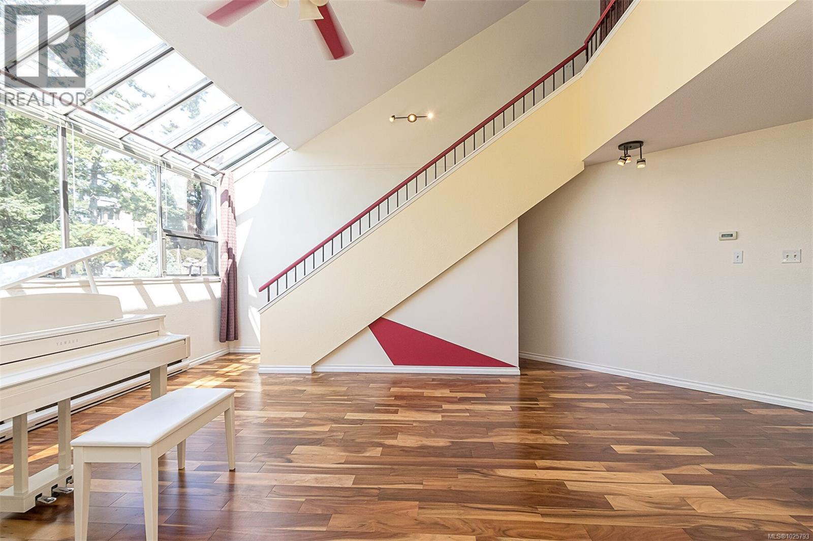 589A 4678 Elk Lake Drive, Saanich