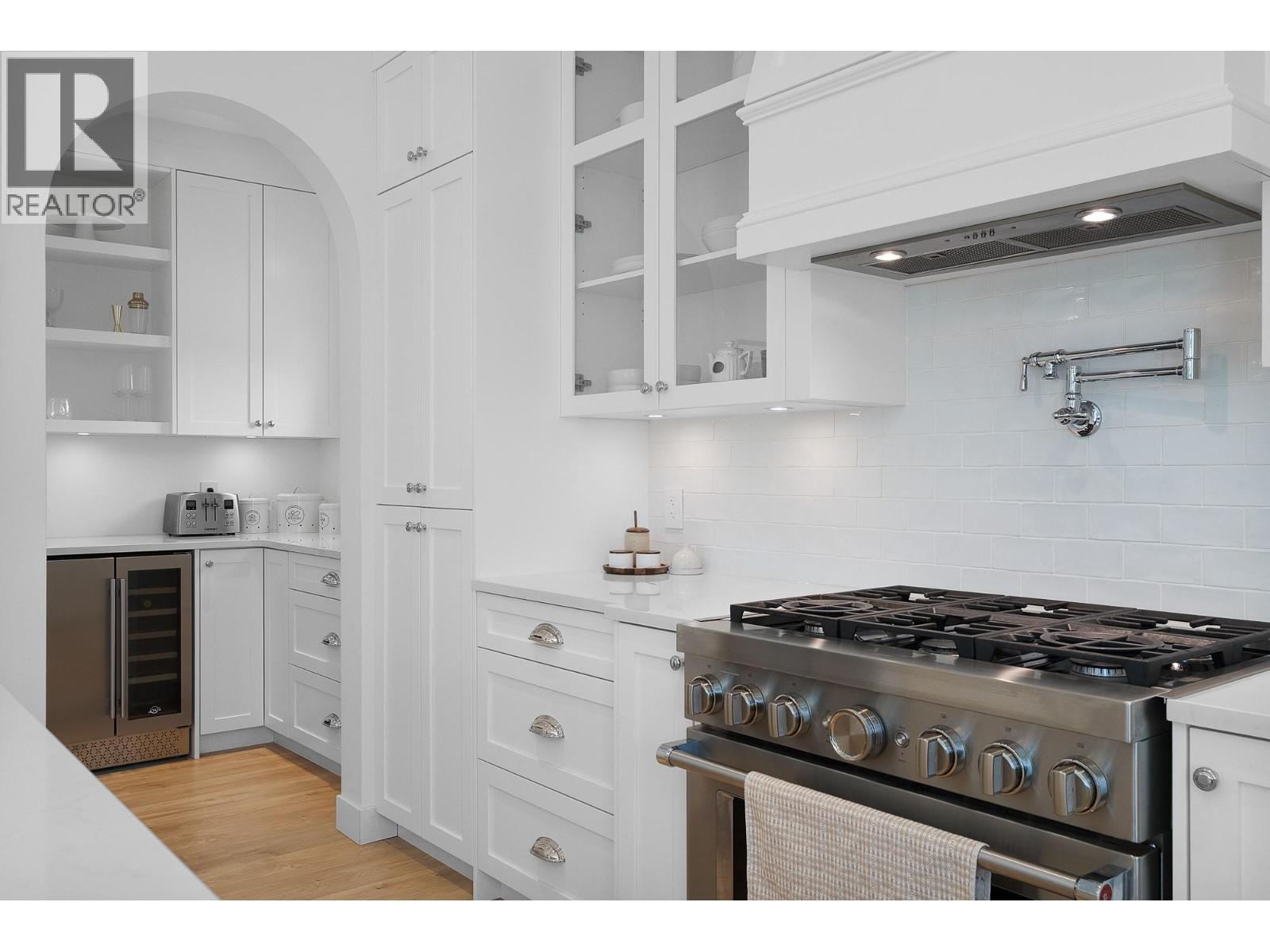 1345 Myra Place - 38
