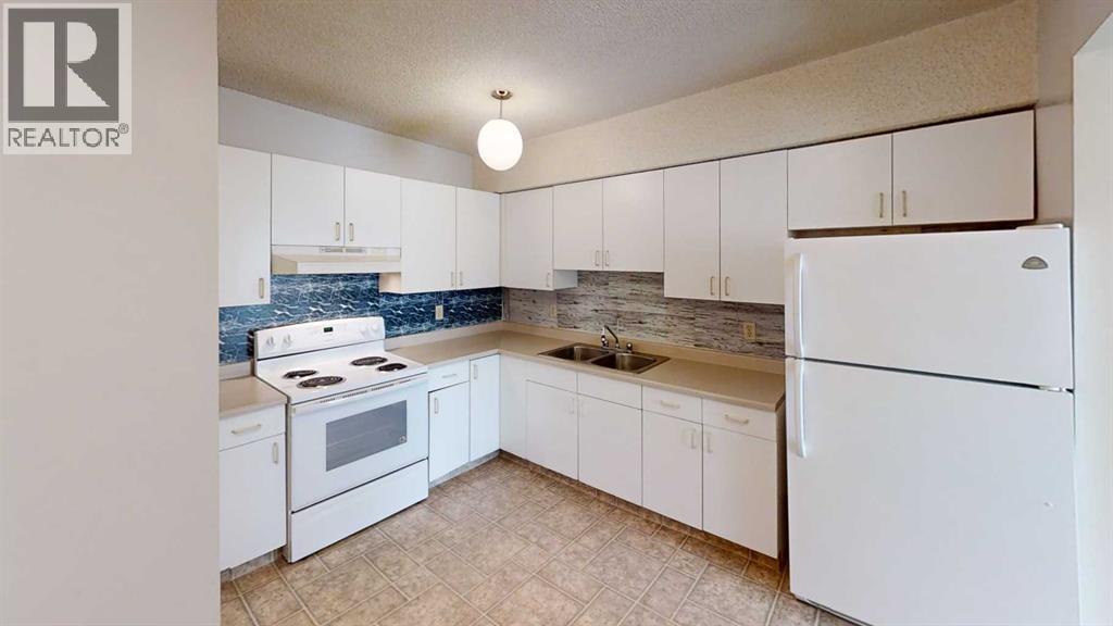 202, 5117 44 Street - Photo 2 of 7, High Prairie, Alberta