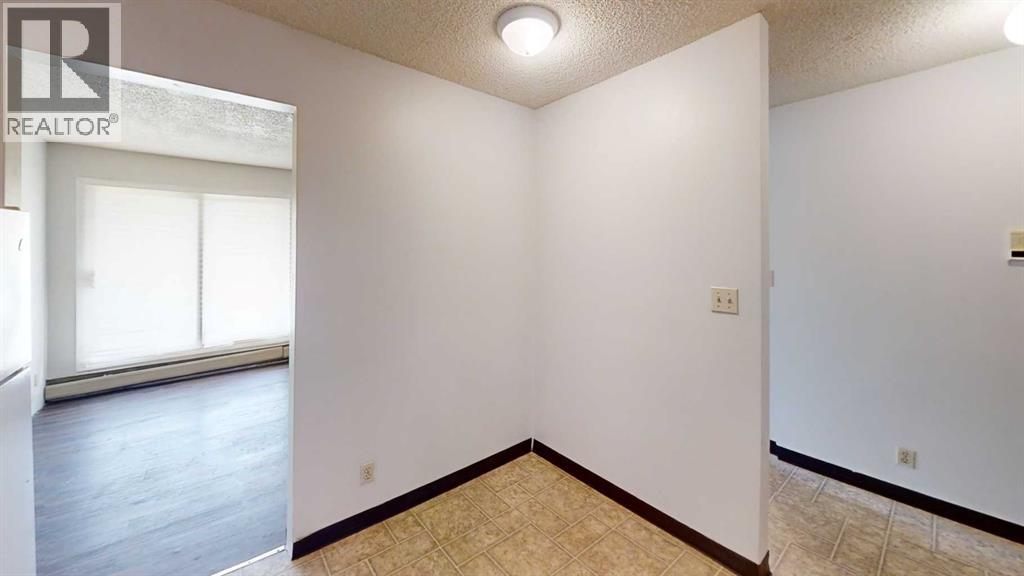 202, 5117 44 Street - Photo 3 of 7, High Prairie, Alberta