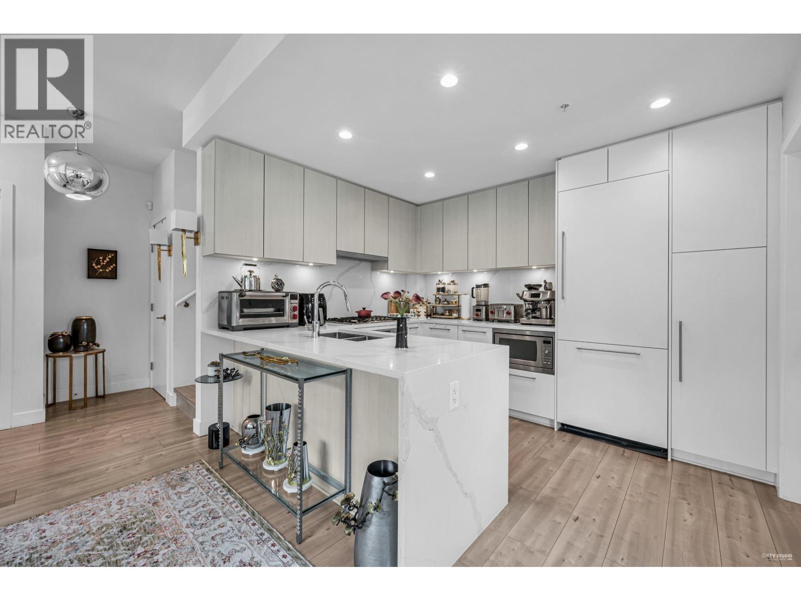 101 2035 GLENAIRE DRIVE, North Vancouver
