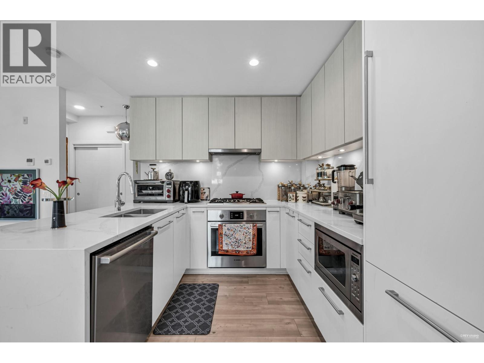 101 2035 GLENAIRE DRIVE, North Vancouver