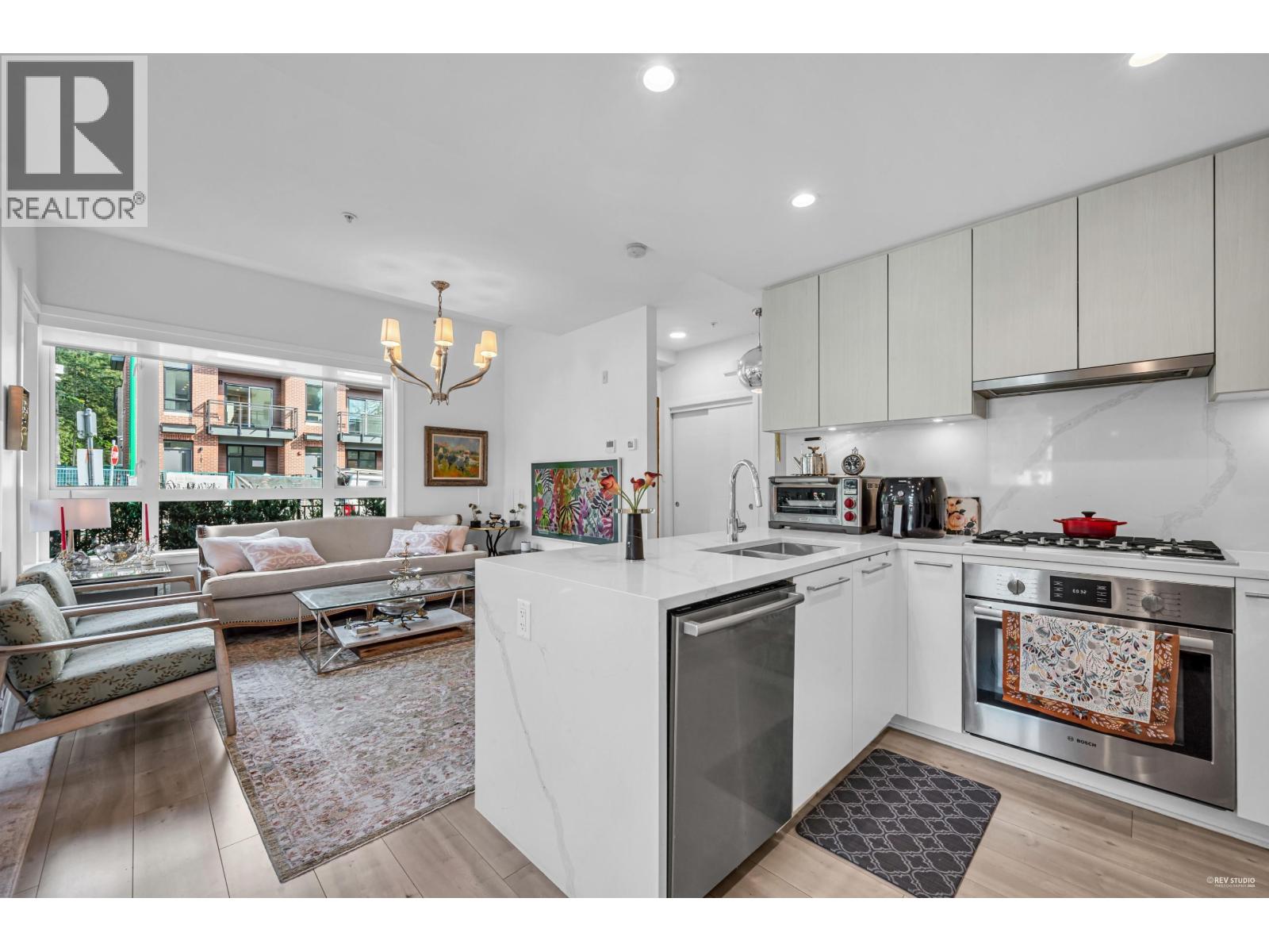 101 2035 GLENAIRE DRIVE, North Vancouver