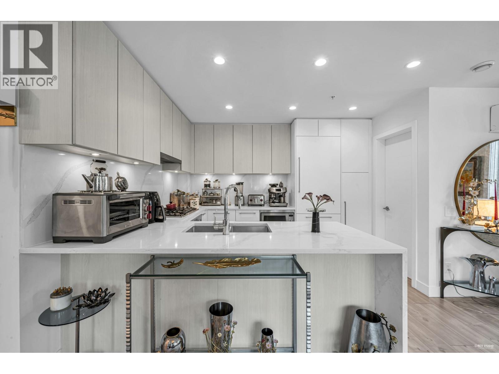 101 2035 GLENAIRE DRIVE, North Vancouver