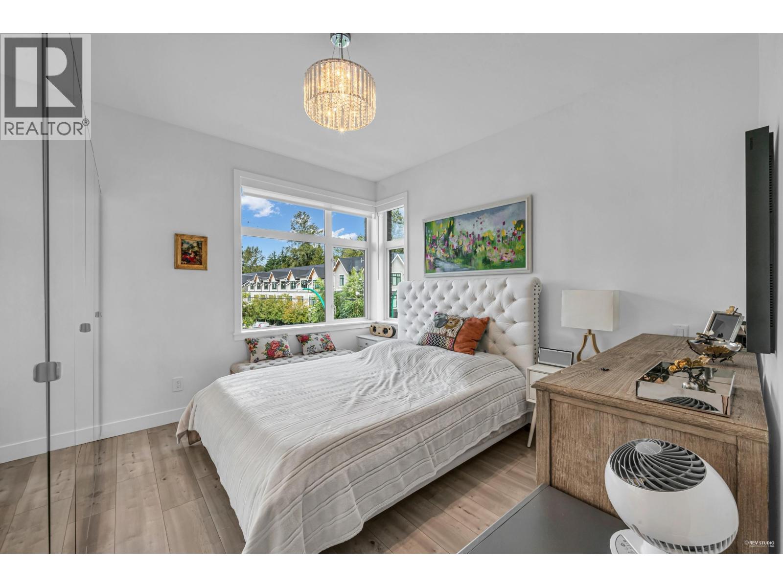 101 2035 GLENAIRE DRIVE, North Vancouver