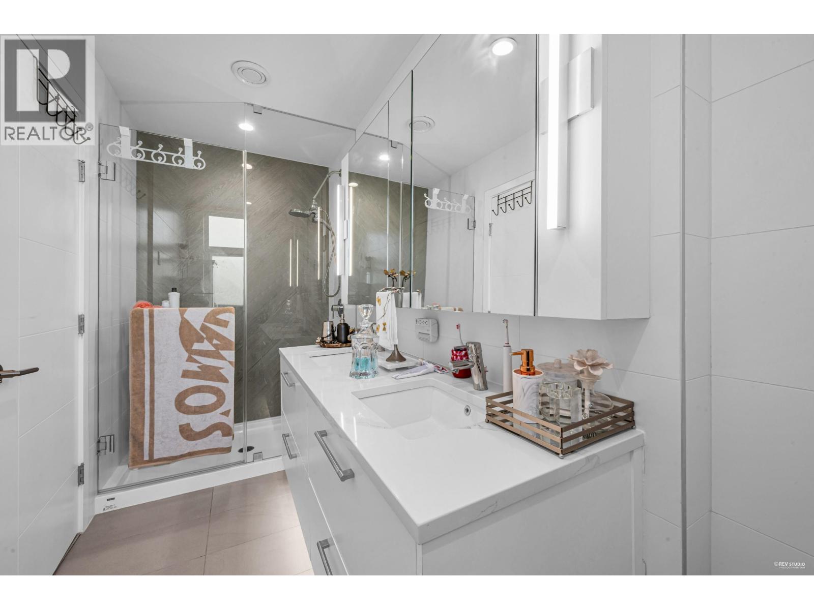 101 2035 GLENAIRE DRIVE, North Vancouver