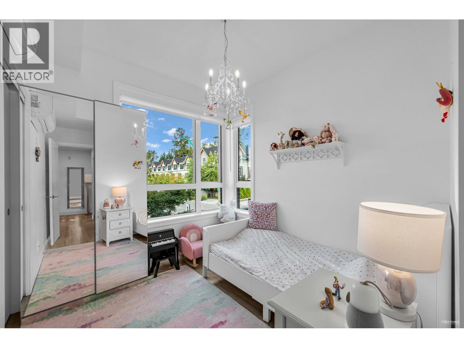 101 2035 GLENAIRE DRIVE, North Vancouver