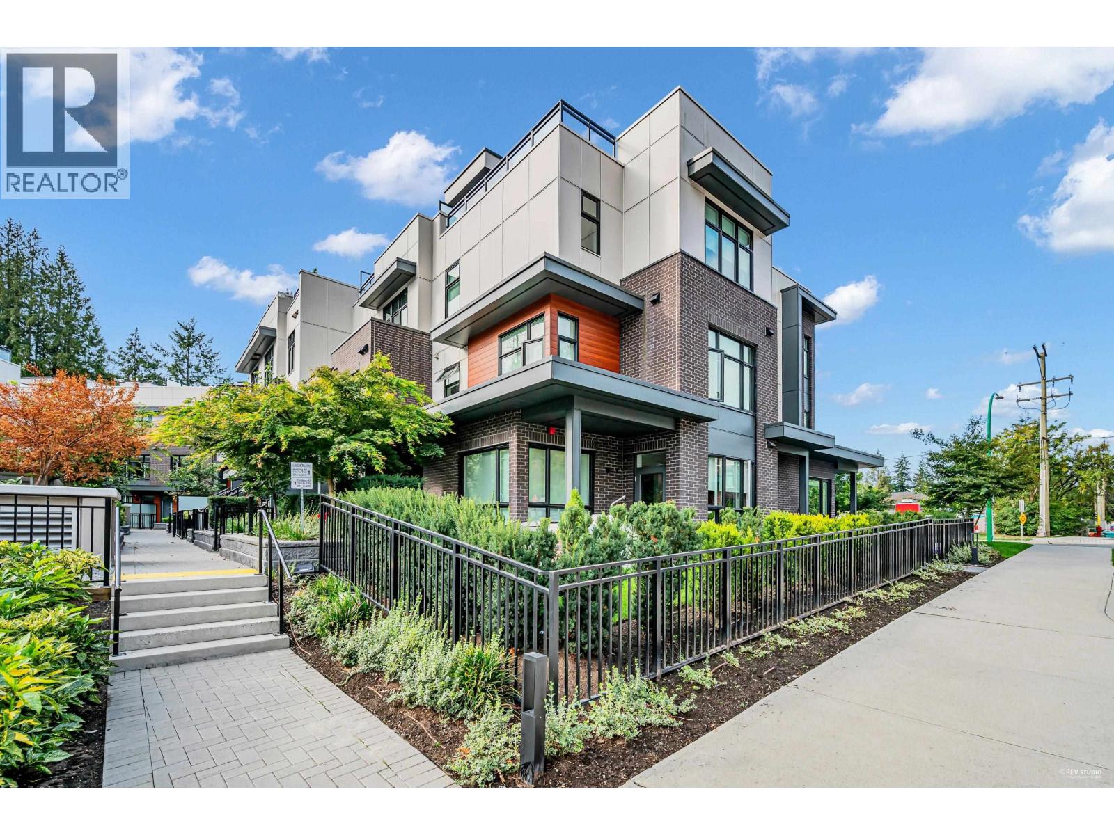 101 2035 GLENAIRE DRIVE, North Vancouver