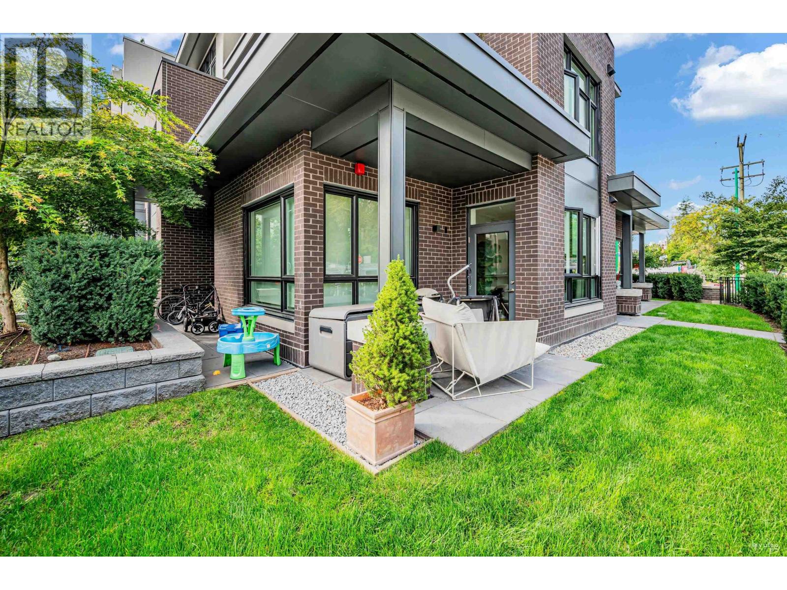 101 2035 GLENAIRE DRIVE, North Vancouver