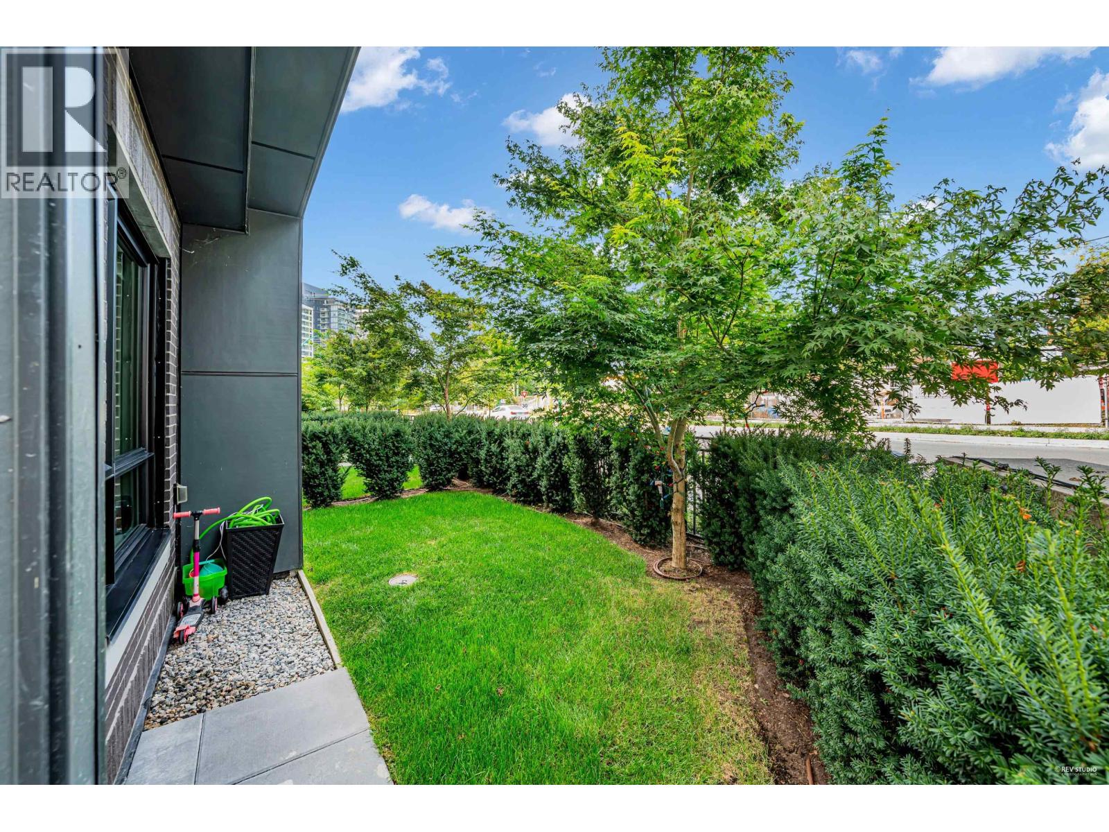 101 2035 GLENAIRE DRIVE, North Vancouver