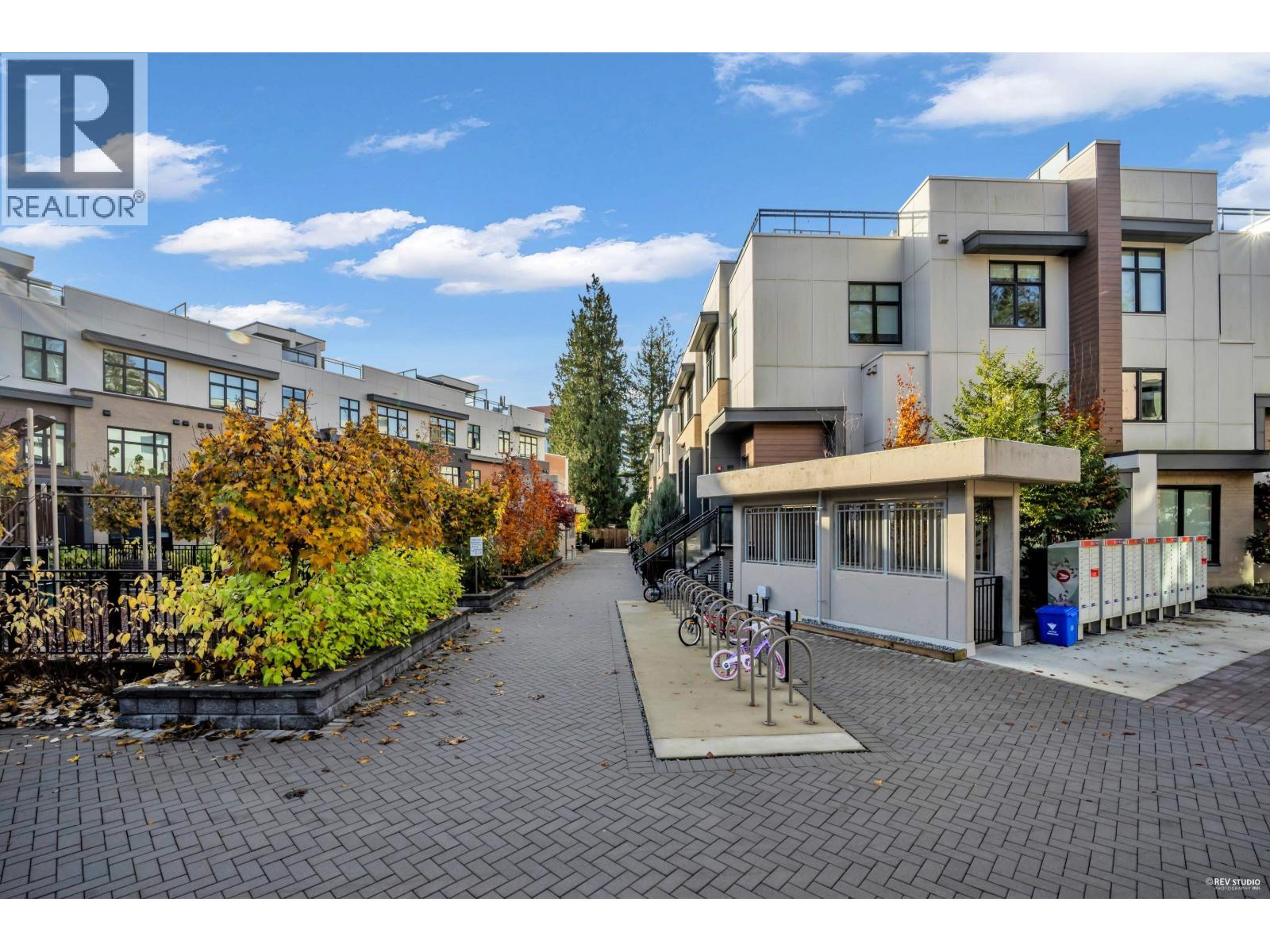 101 2035 GLENAIRE DRIVE, North Vancouver