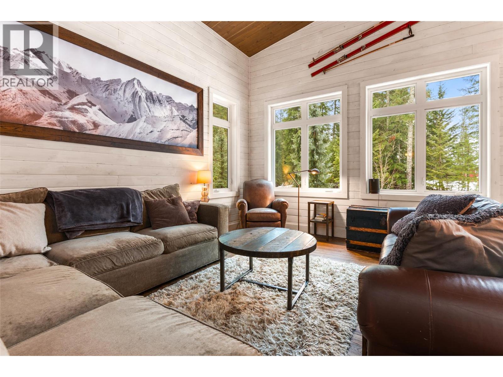 2083 Mountain Gate Road, Revelstoke