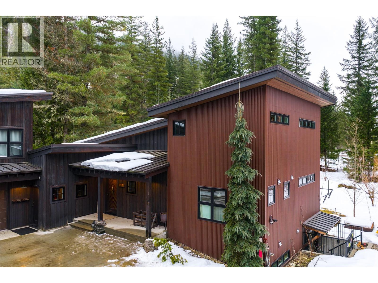 2083 Mountain Gate Road, Revelstoke