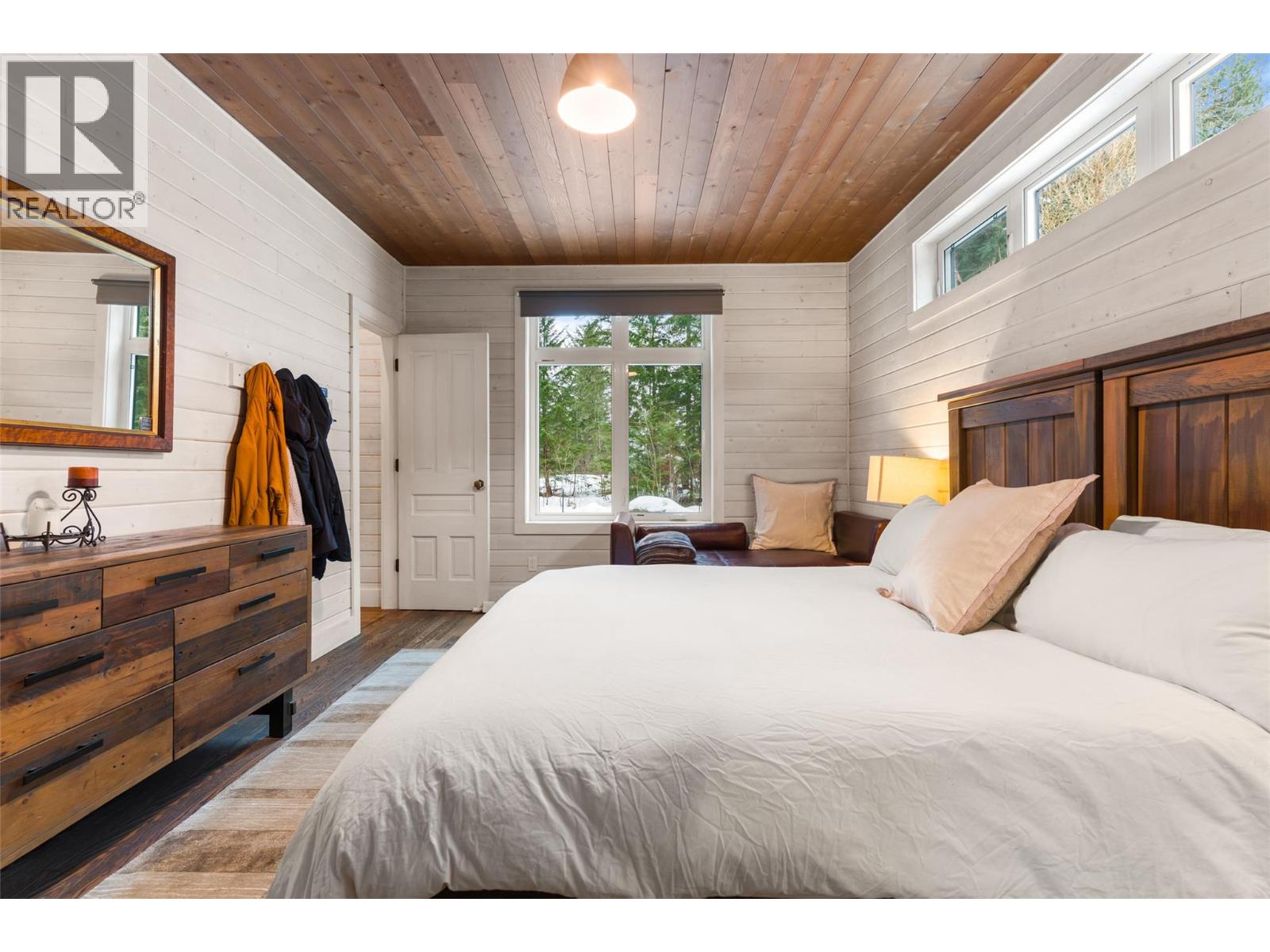 2083 Mountain Gate Road, Revelstoke