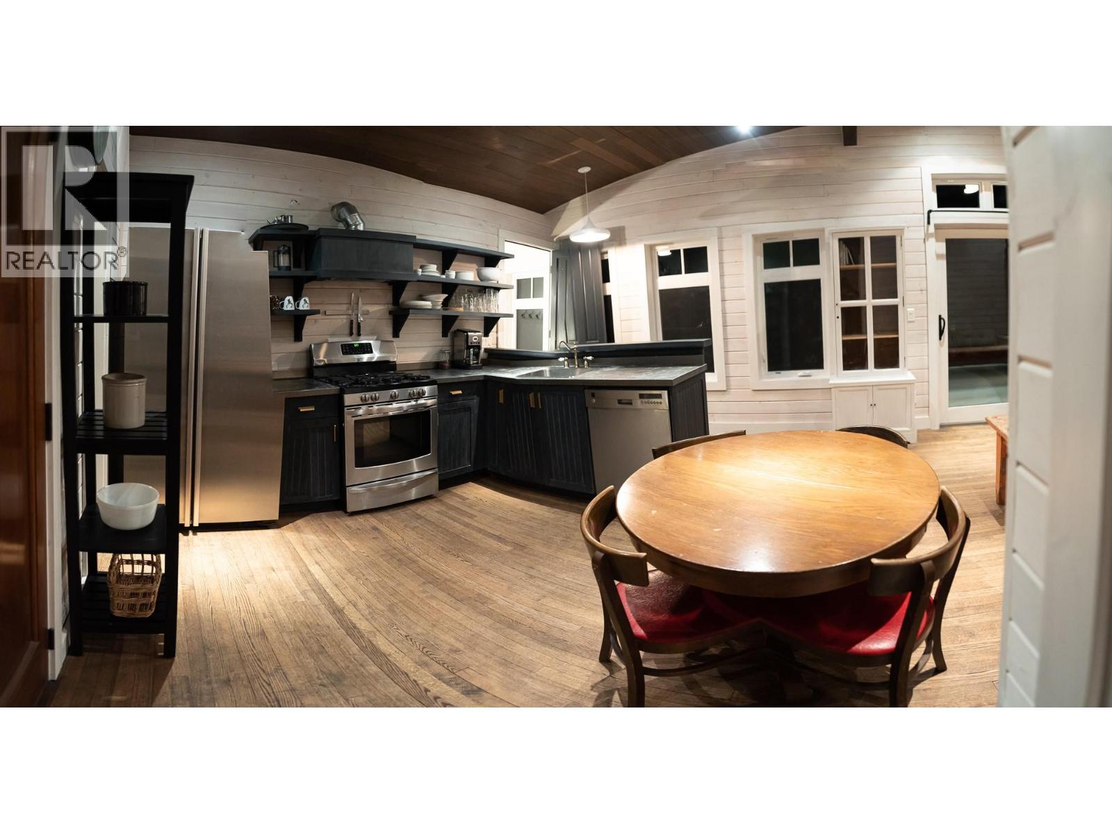 2083 Mountain Gate Road, Revelstoke