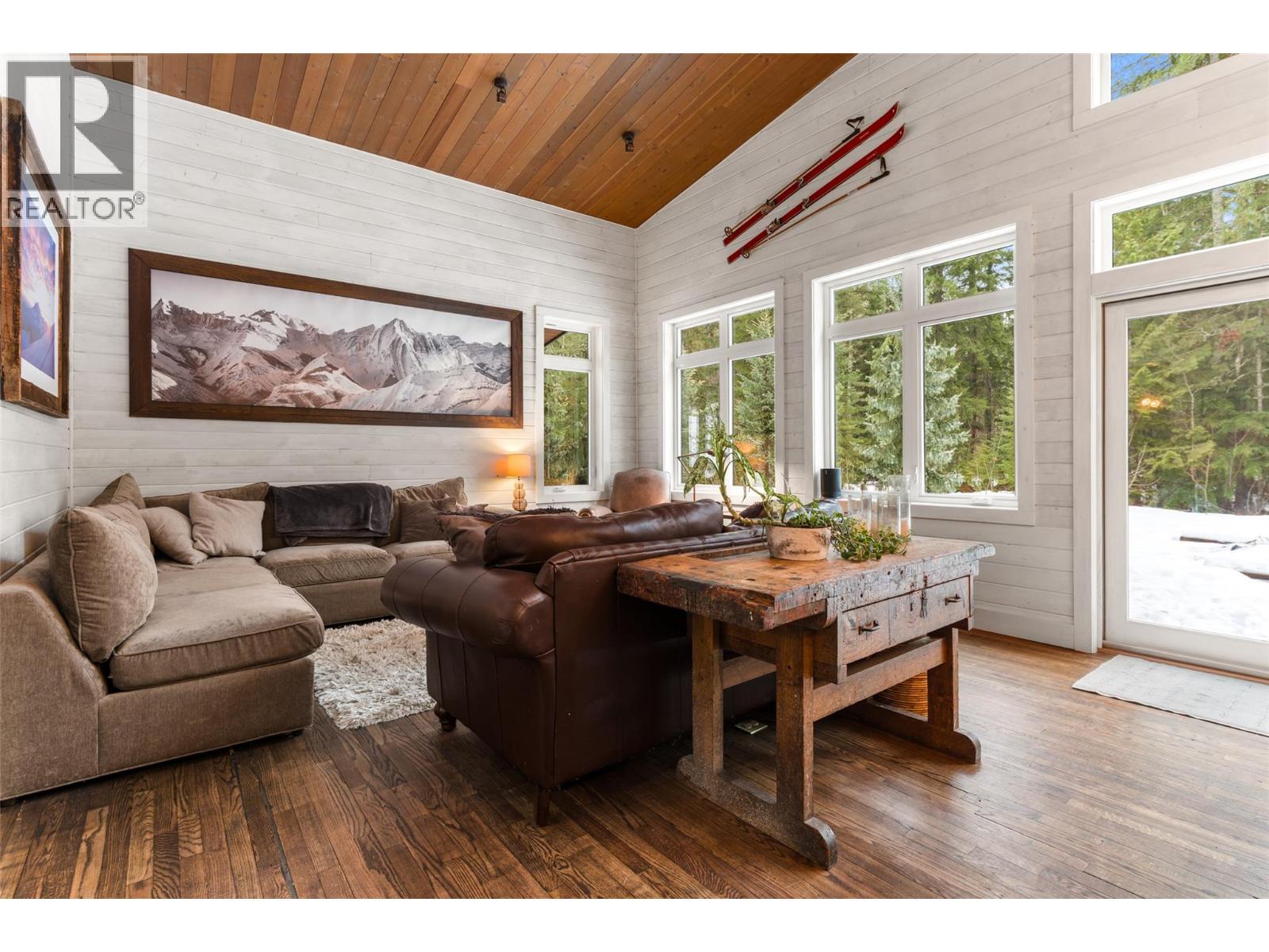 2083 Mountain Gate Road, Revelstoke