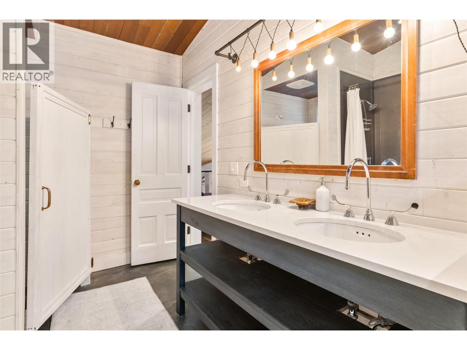 2083 Mountain Gate Road, Revelstoke