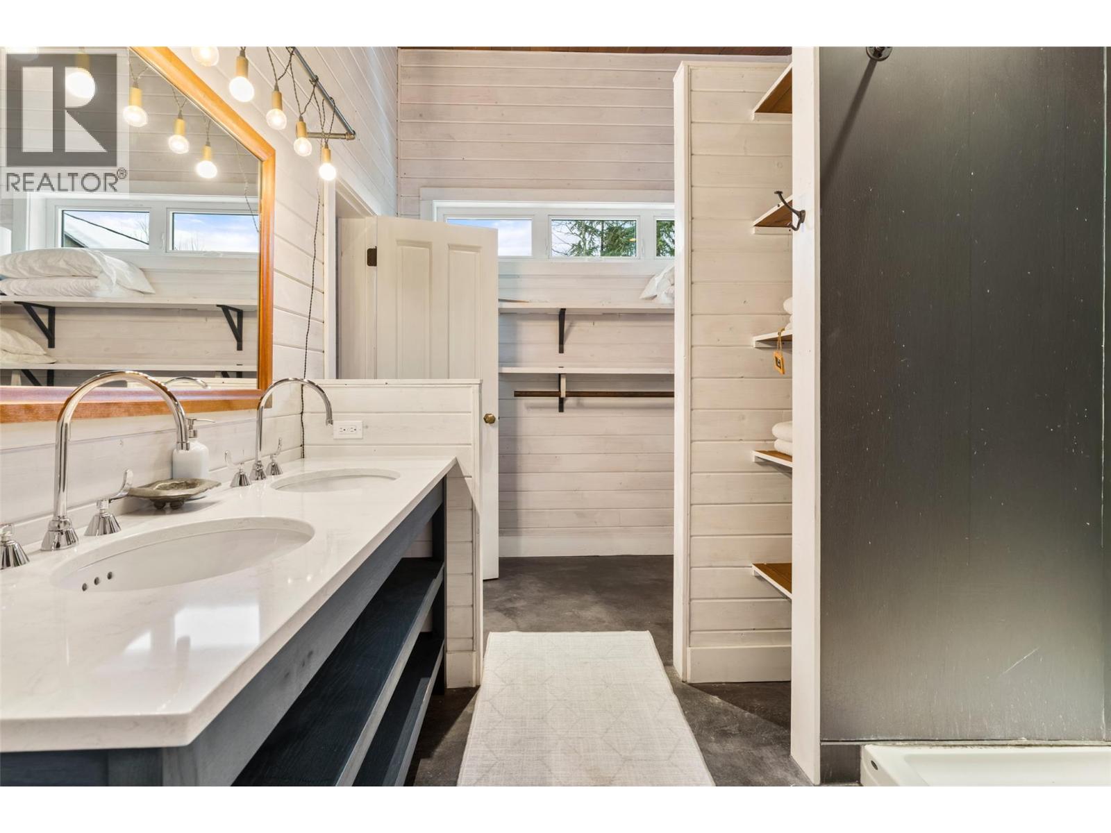 2083 Mountain Gate Road, Revelstoke