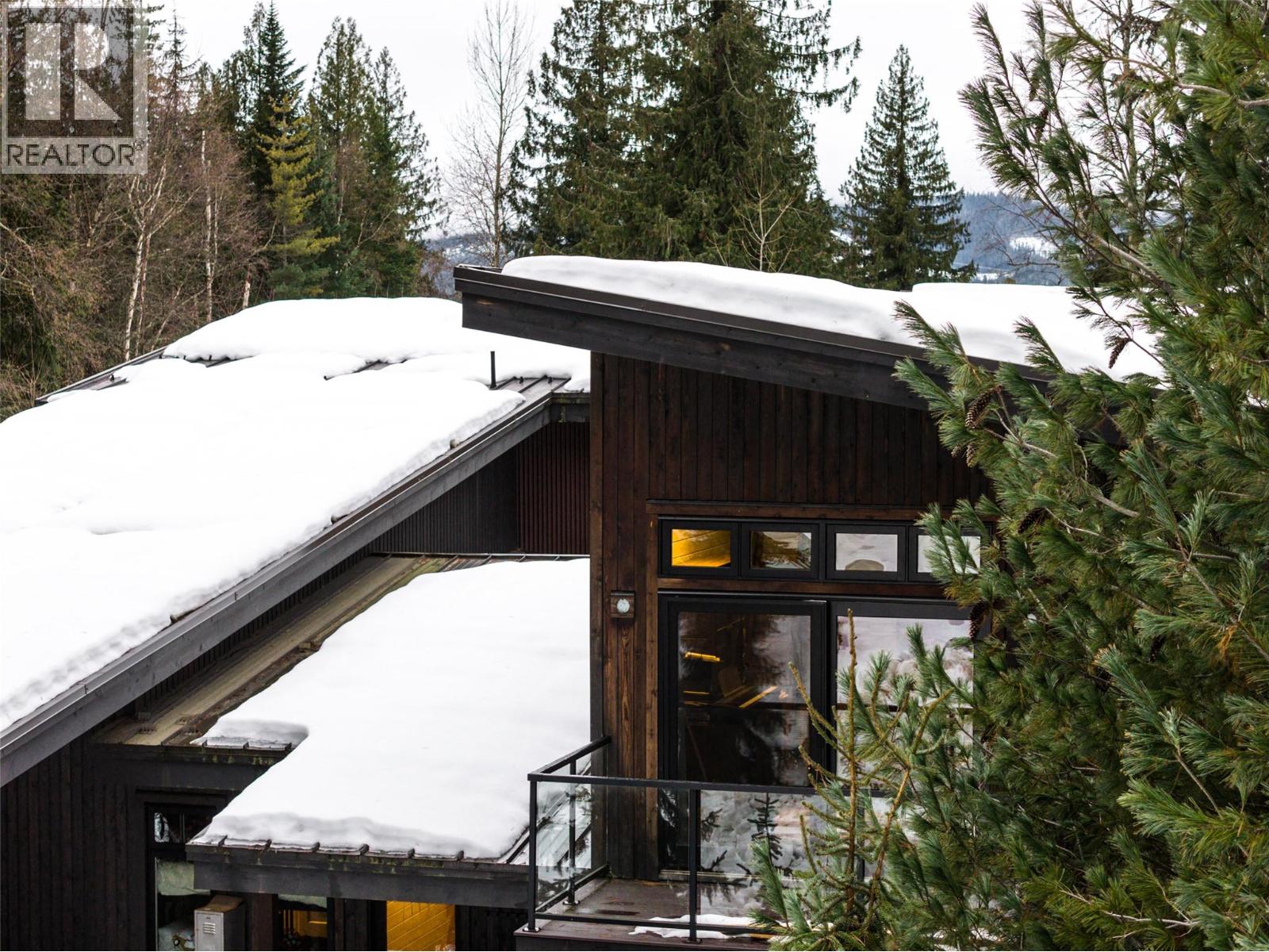 2083 Mountain Gate Road, Revelstoke