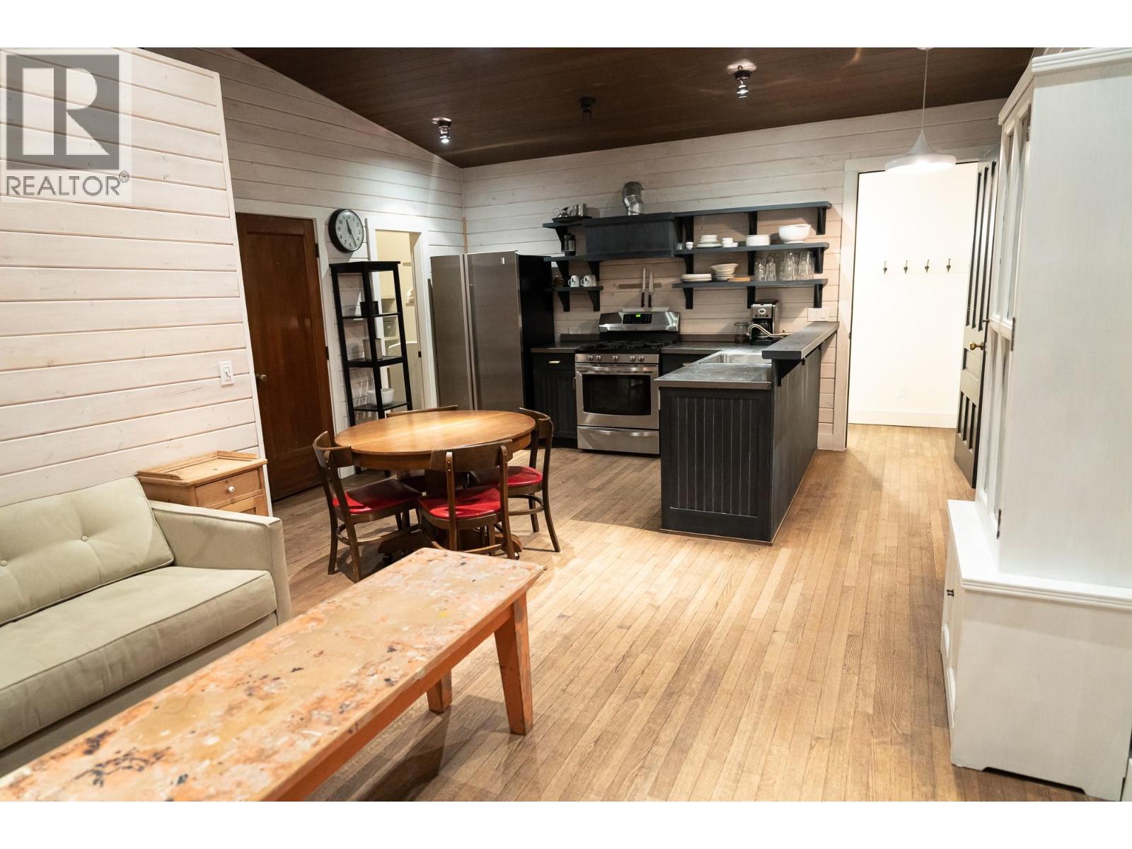 2083 Mountain Gate Road, Revelstoke