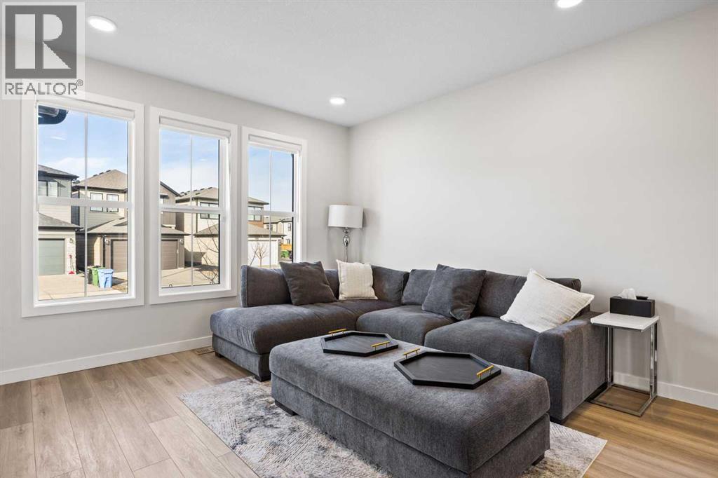 Single Family House for Sale in  Silverton Glen Crescent SW Silverado Calgary 