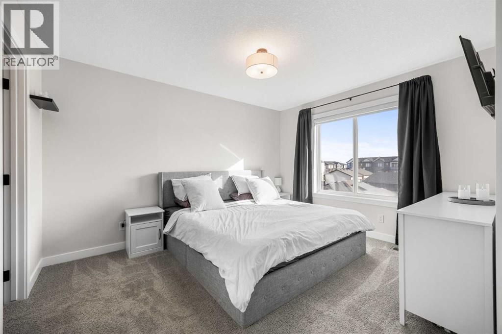 Single Family House for Sale in  Silverton Glen Crescent SW Silverado Calgary 