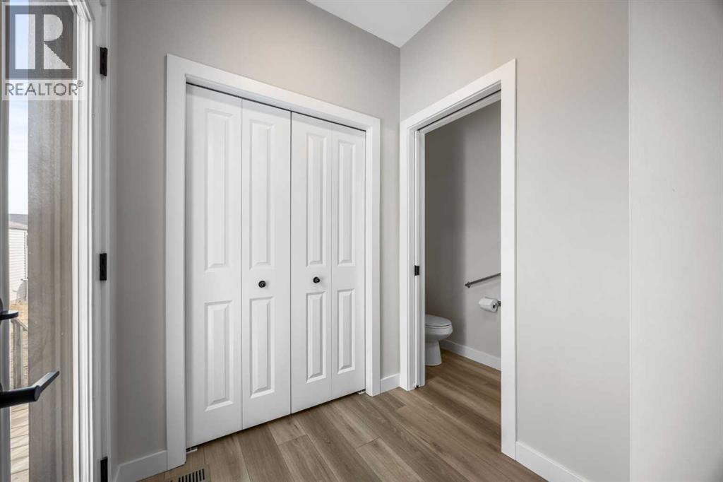 Single Family House for Sale in  Silverton Glen Crescent SW Silverado Calgary 