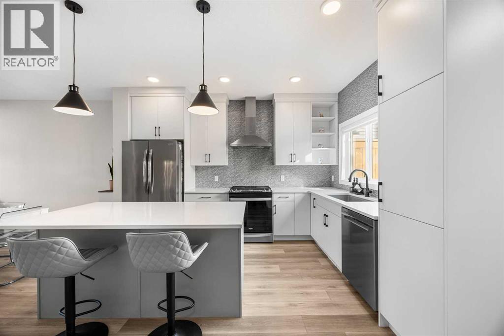 Single Family House for Sale in  Silverton Glen Crescent SW Silverado Calgary 