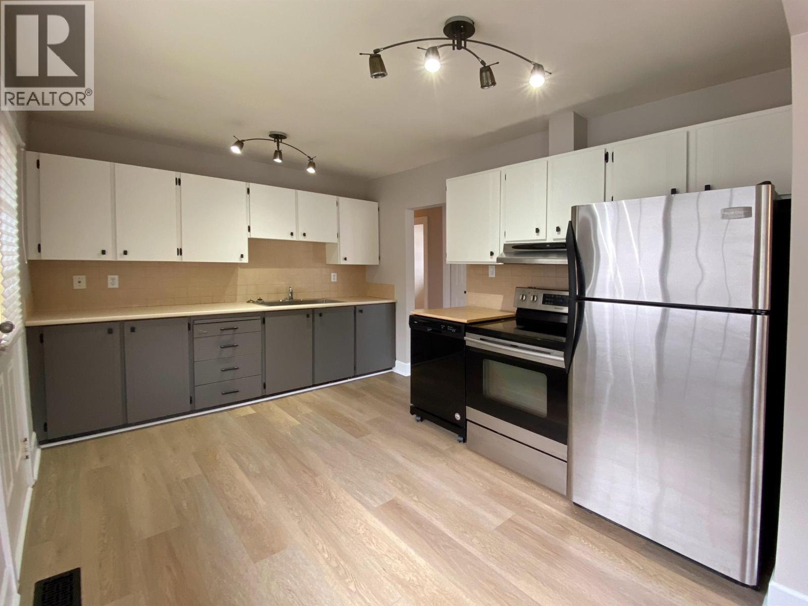 192 CRESTVIEW DRIVE - 4