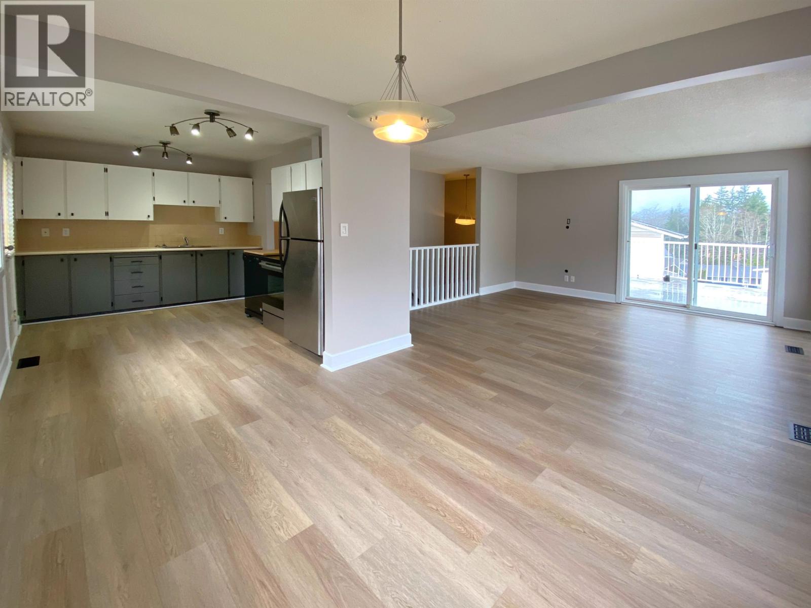 192 CRESTVIEW DRIVE - 2