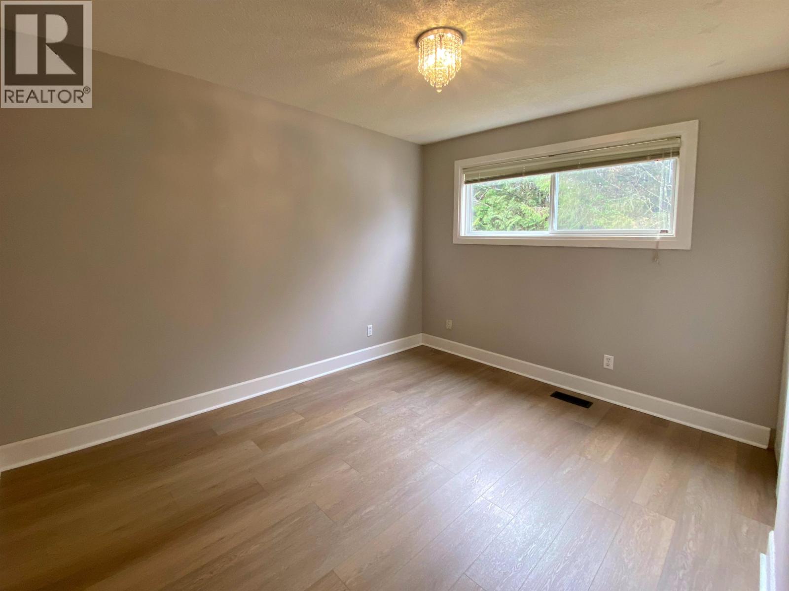 192 CRESTVIEW DRIVE - 12