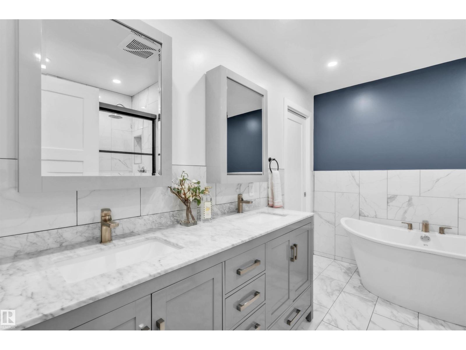 4414 50 AV — photo 11