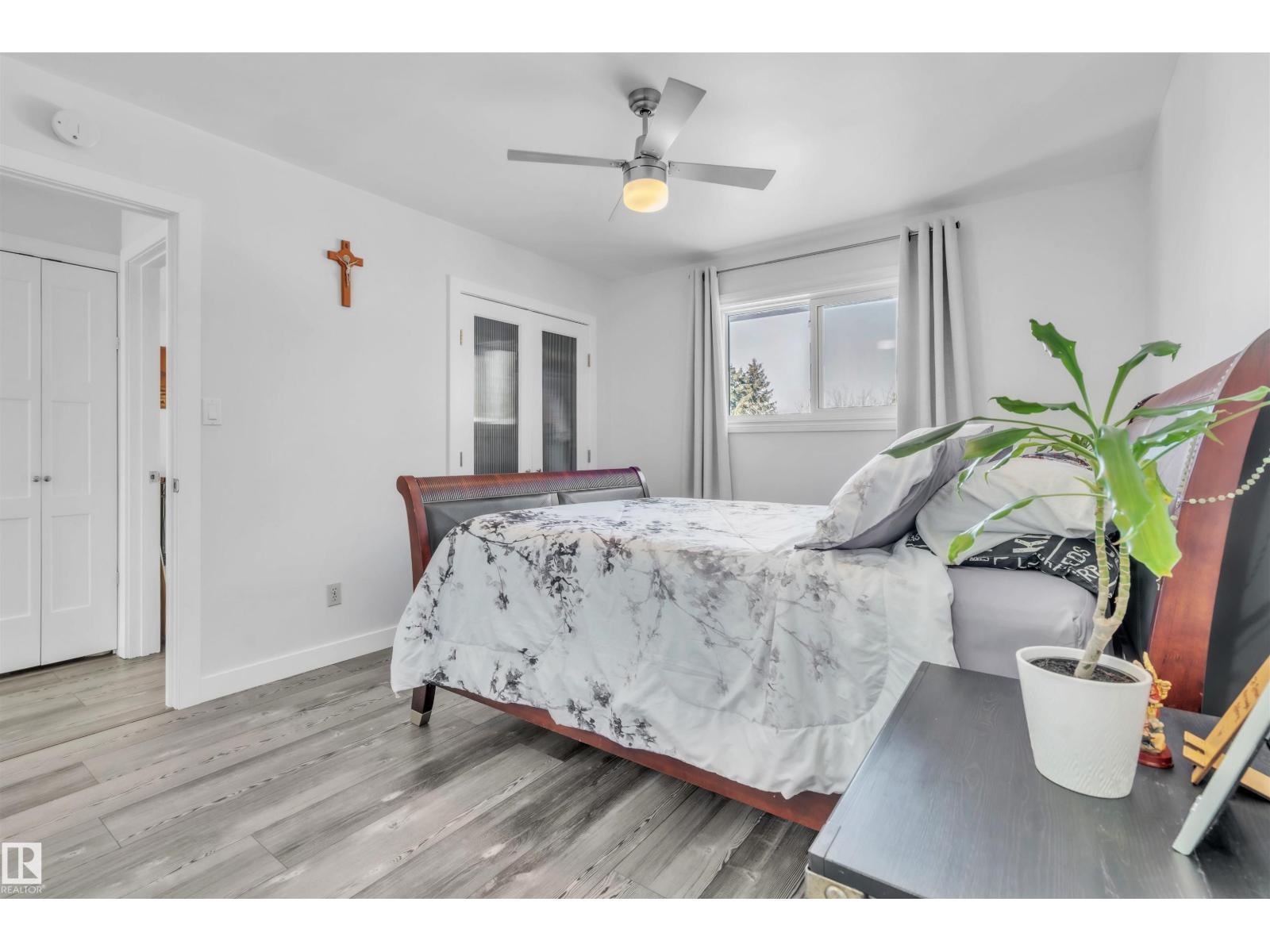 4414 50 AV — photo 13