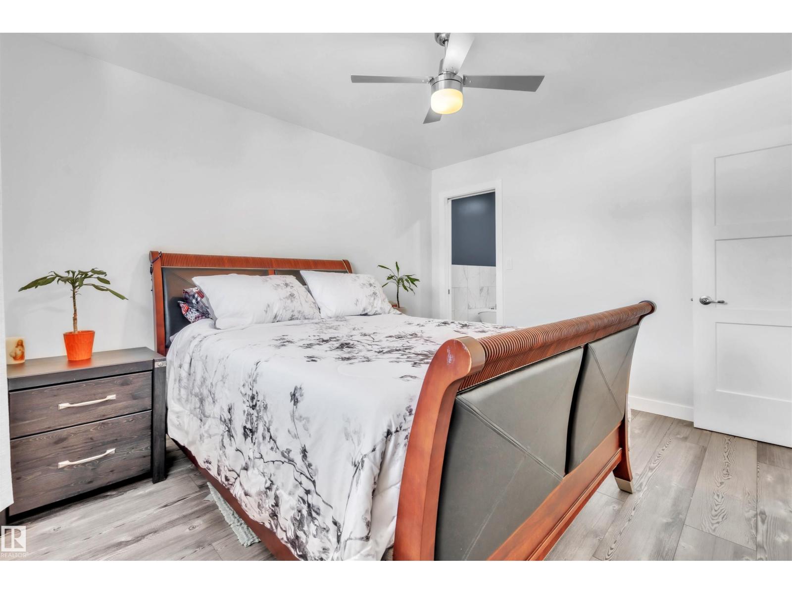 4414 50 AV — photo 14