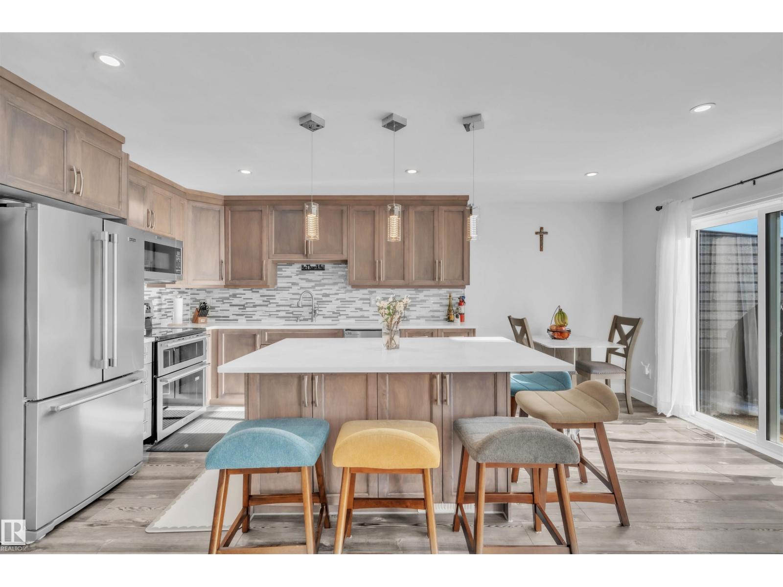 4414 50 AV — photo 2
