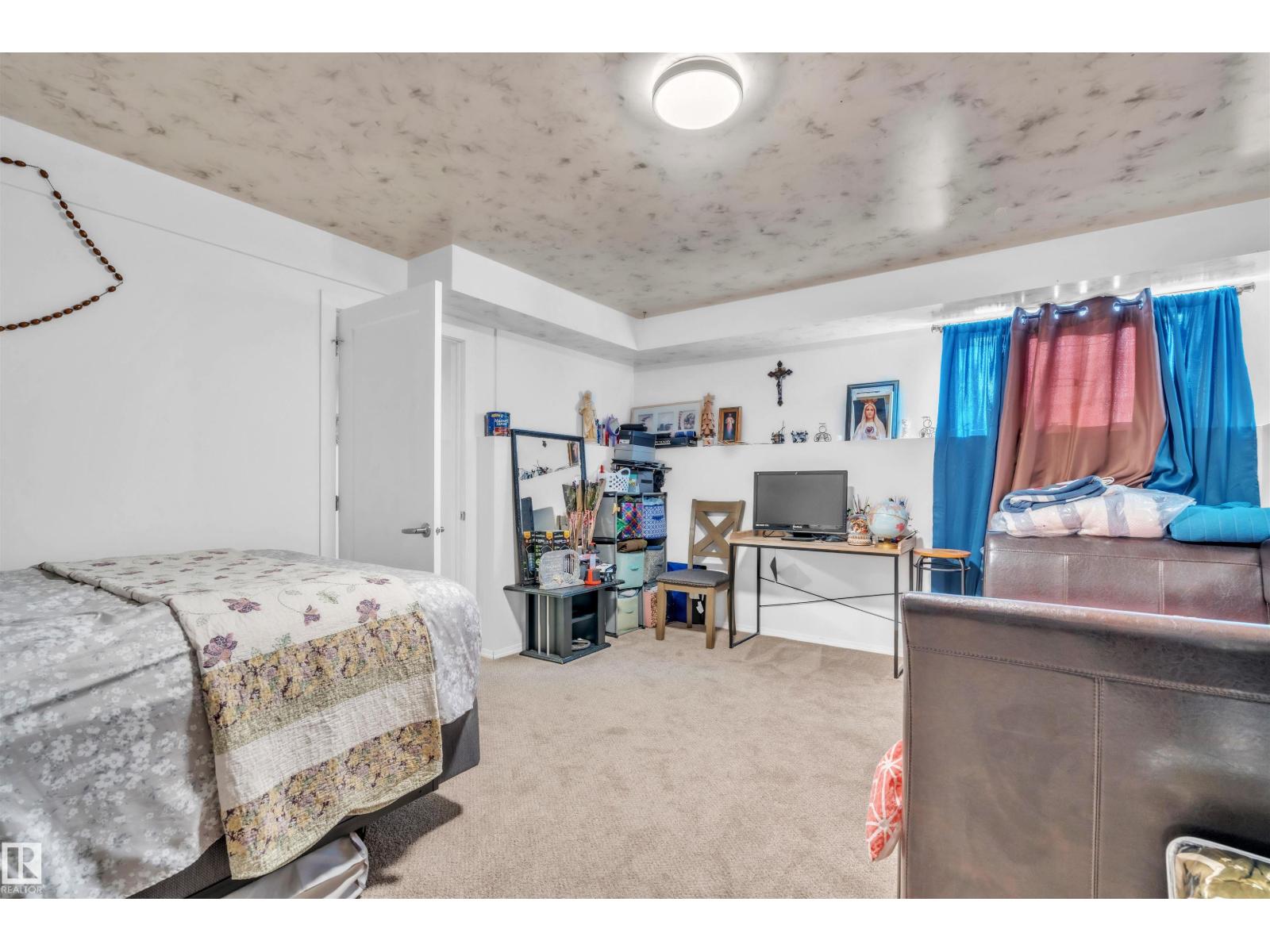 4414 50 AV — photo 20