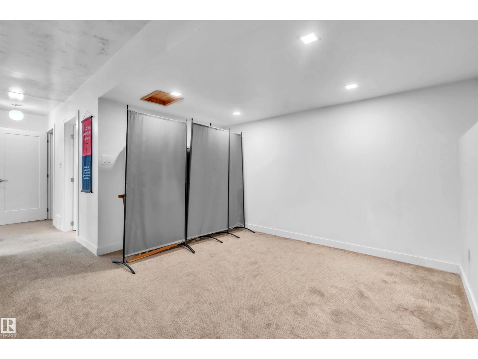 4414 50 AV — photo 22