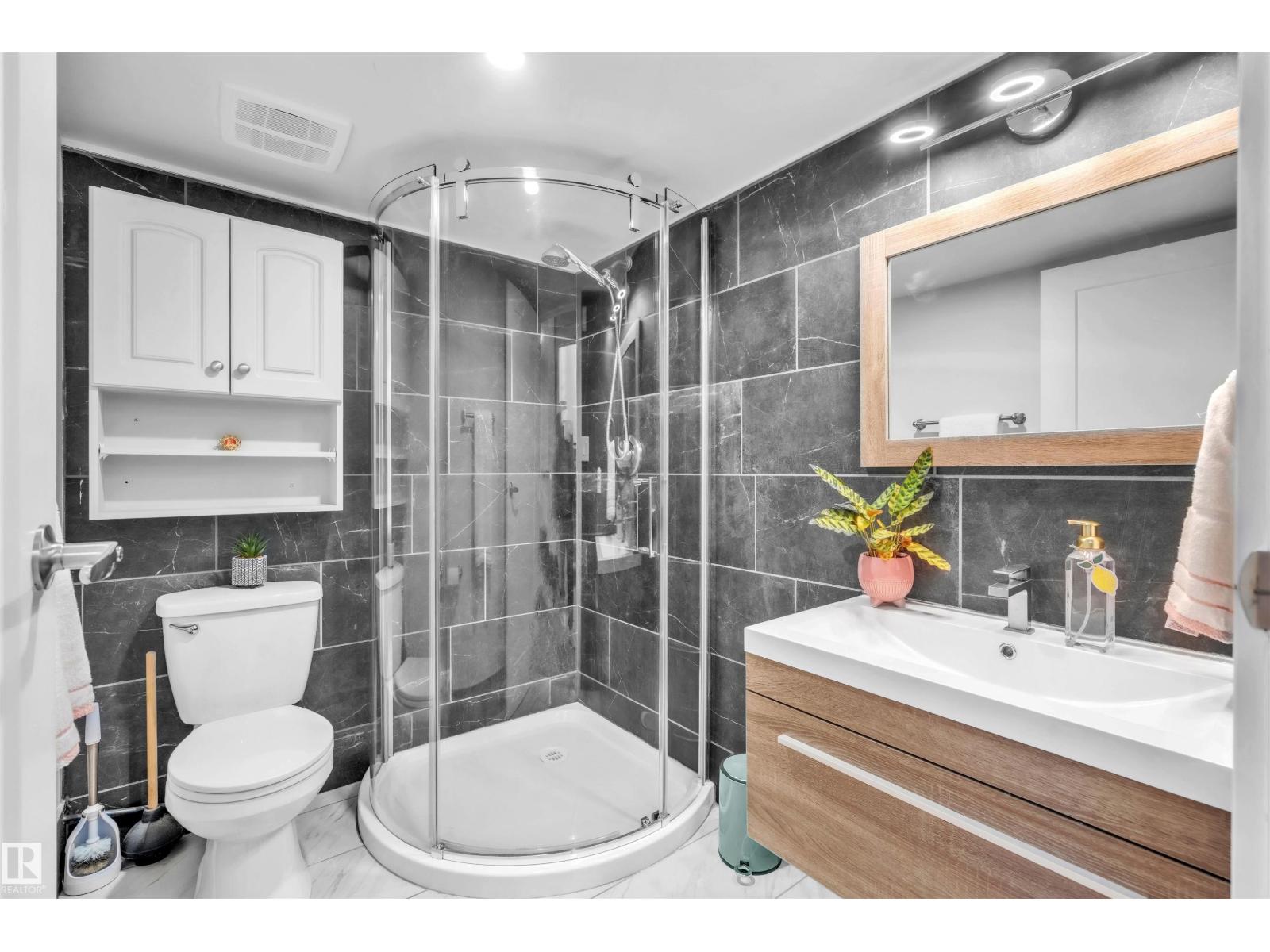 4414 50 AV — photo 23