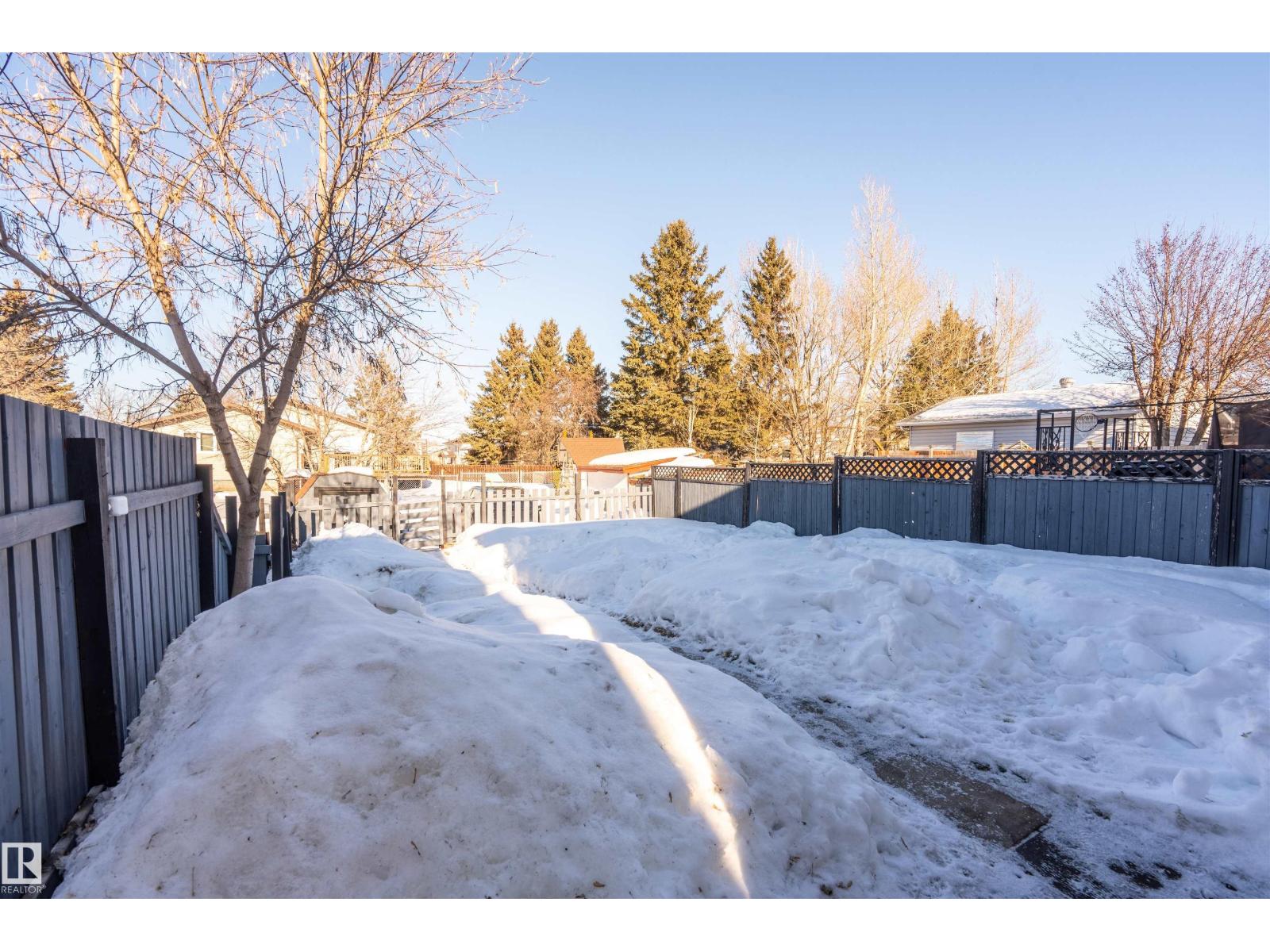 4414 50 AV — photo 25